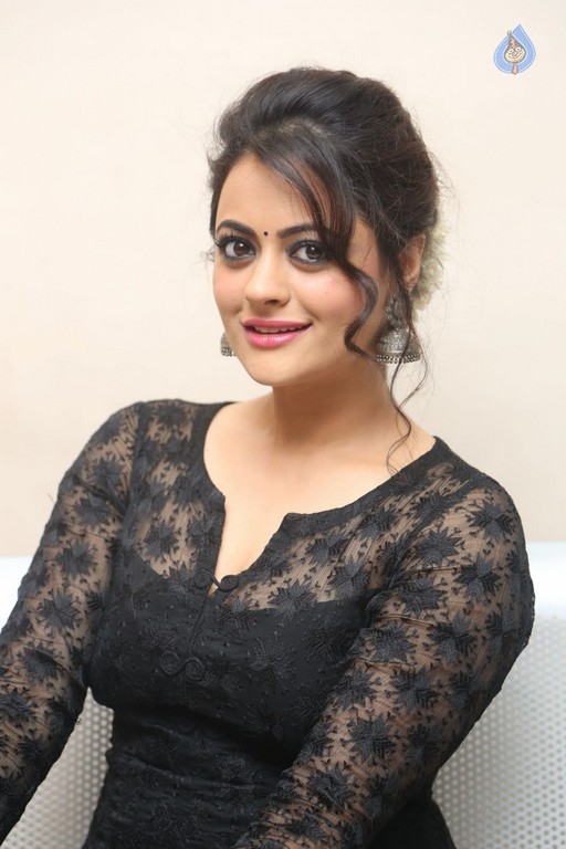 Shruti Sodhi New Gallery - 24 / 60 photos