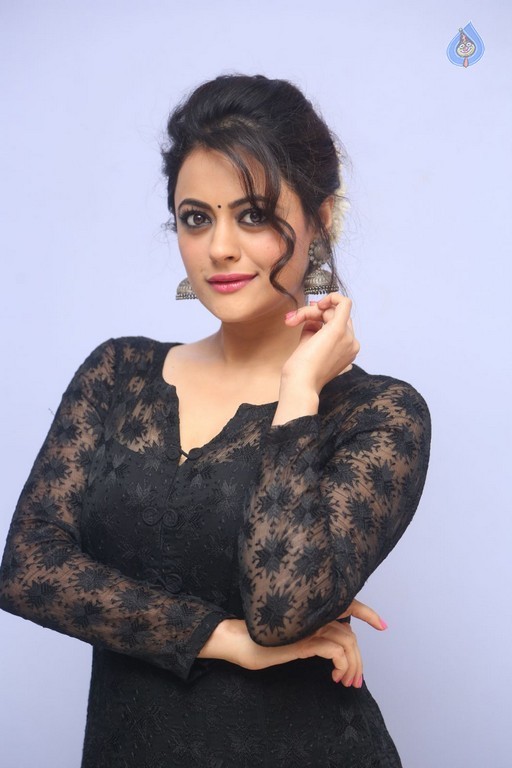 Shruti Sodhi New Gallery - 42 / 60 photos