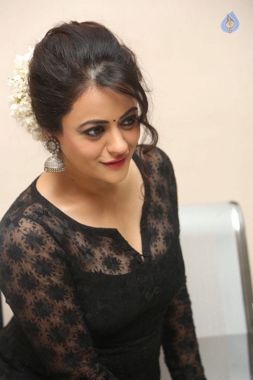 Shruti Sodhi New Gallery - 51 / 60 photos