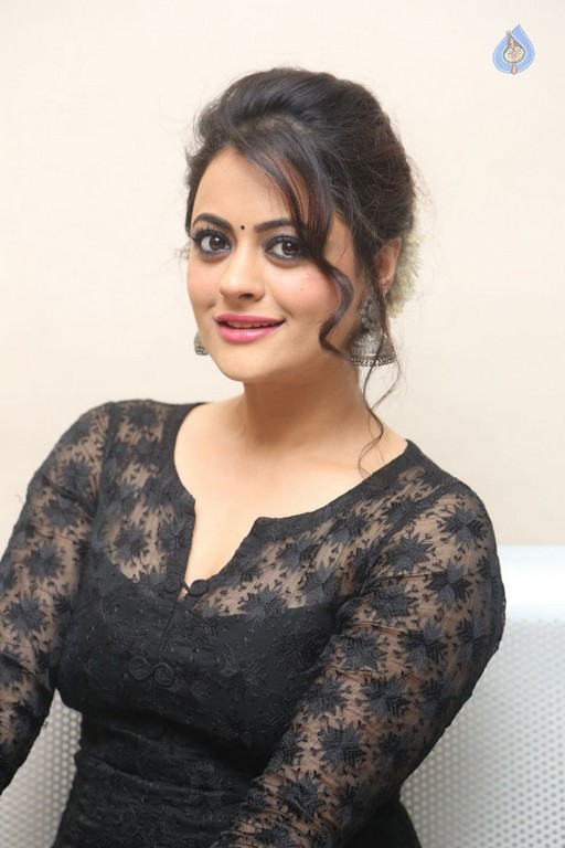 Shruti Sodhi New Gallery - 58 / 60 photos