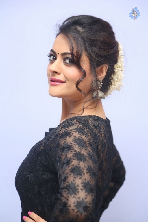 Shruti Sodhi New Gallery - 60 / 60 photos