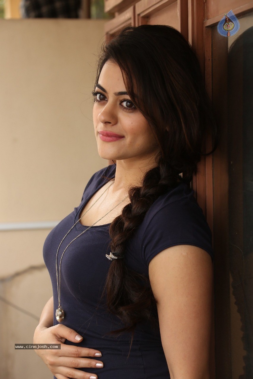 Shruti Sodhi New Stills - 25 / 90 photos