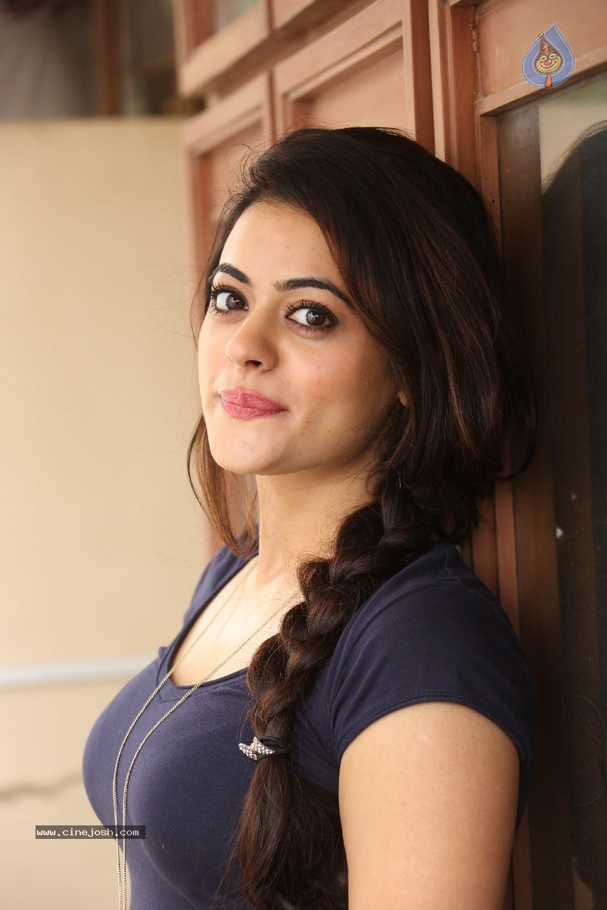 Shruti Sodhi New Stills - 50 / 90 photos