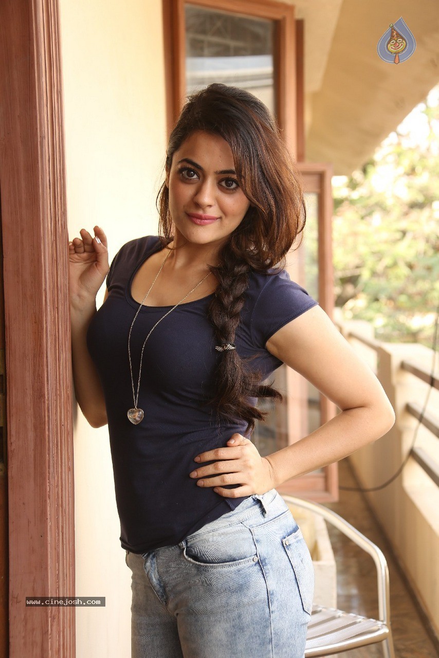 Shruti Sodhi New Stills - 66 / 90 photos