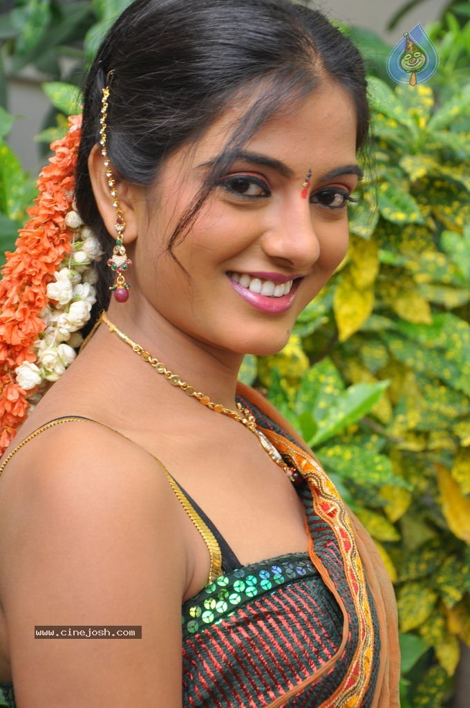Shruti Stills - 10 / 46 photos