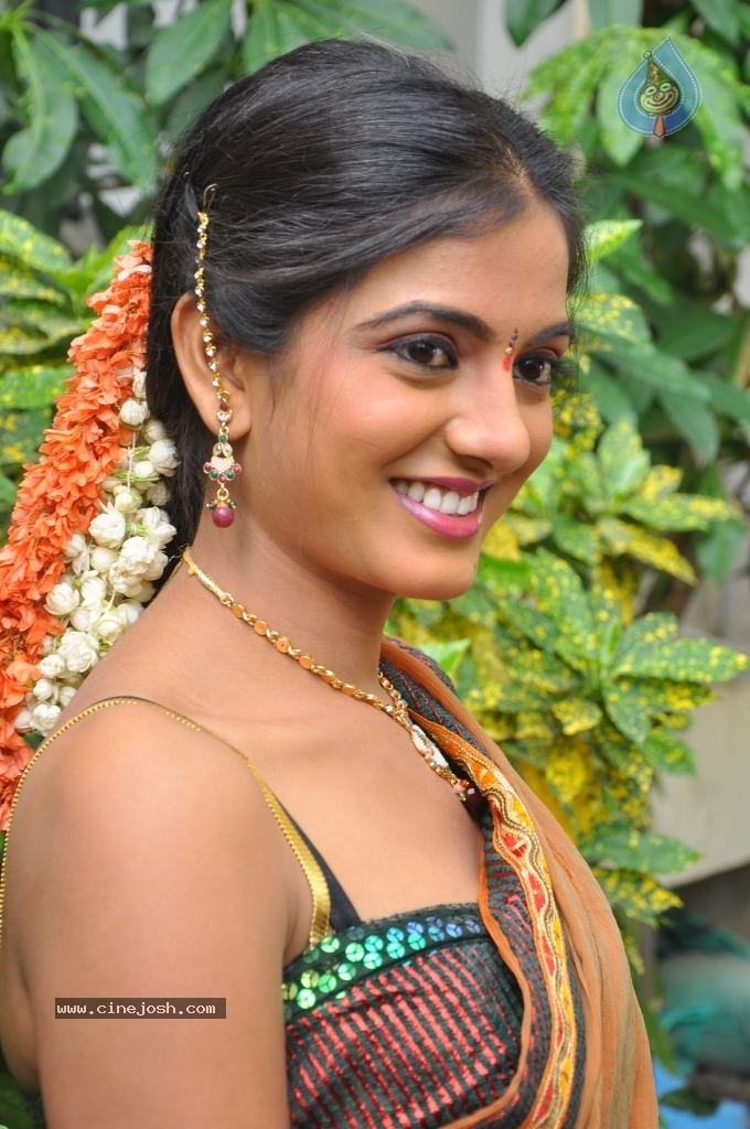 Shruti Stills - 42 / 46 photos