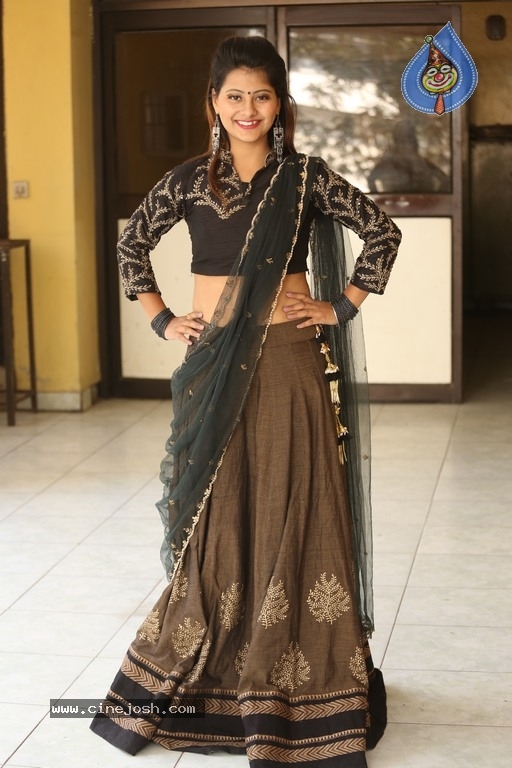 Shubhangi Pant Photos - 1 / 20 photos