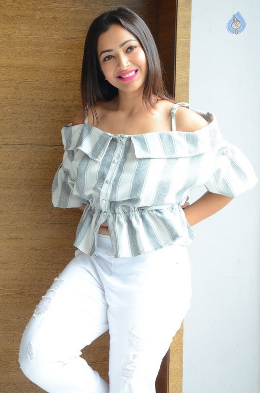 Shweta Basu Prasad New Pics - 19 / 42 photos