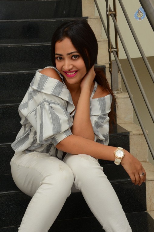 Shweta Basu Prasad New Pics - 22 / 42 photos