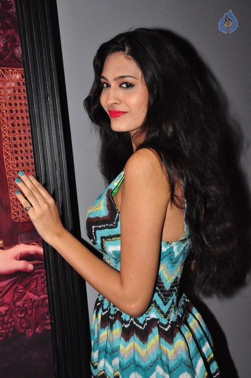 Shweta Jadhav Photos - 14 / 41 photos