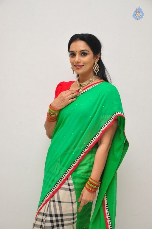 Shweta Menon Latest Photos - 2 / 34 photos