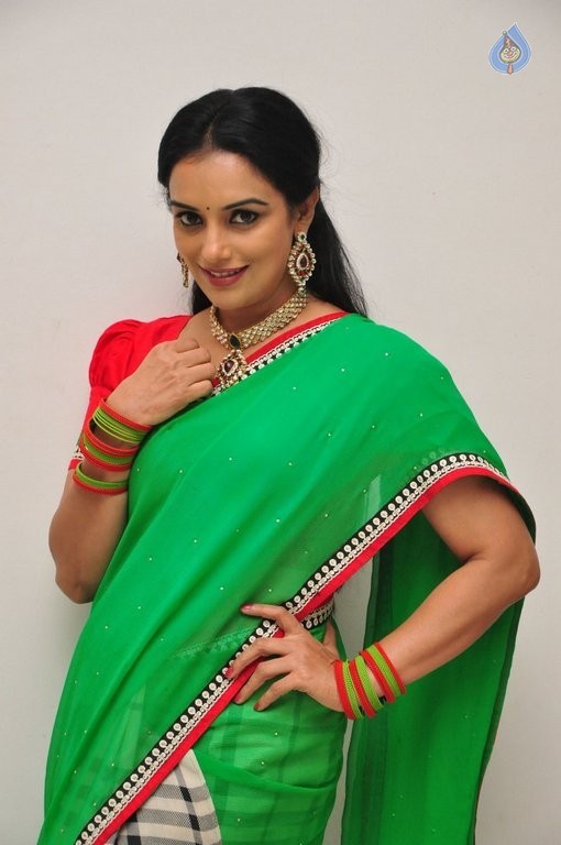 Shweta Menon Latest Photos - 8 / 34 photos