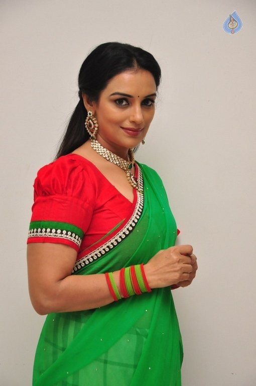 Shweta Menon Latest Photos - 19 / 34 photos