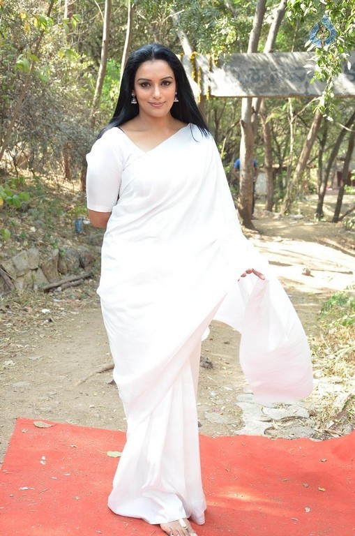 Shweta Menon New photos - 2 / 29 photos