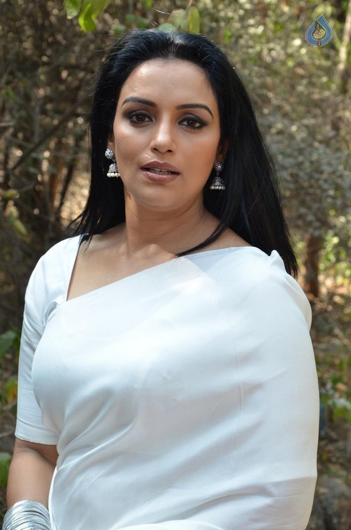 Shweta Menon New photos - 10 / 29 photos