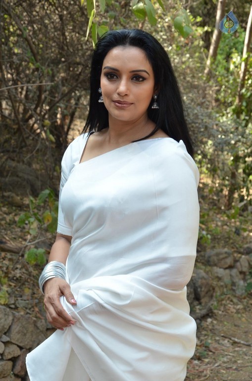 Shweta Menon New photos - 21 / 29 photos