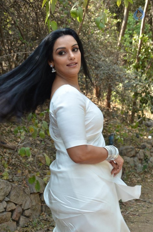 Shweta Menon New photos - 23 / 29 photos
