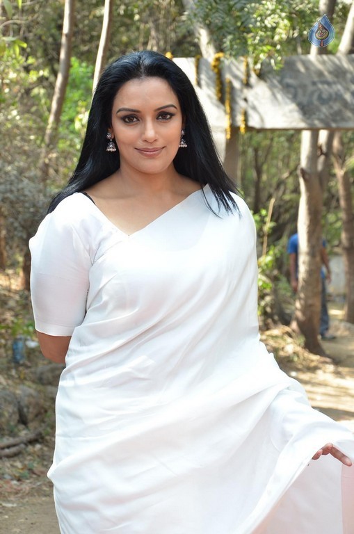 Shweta Menon New photos - 26 / 29 photos