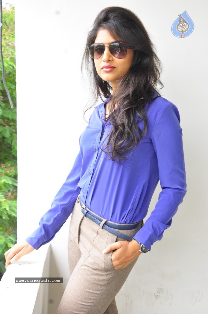 Shweta Pandit New Photos - 12 / 32 photos