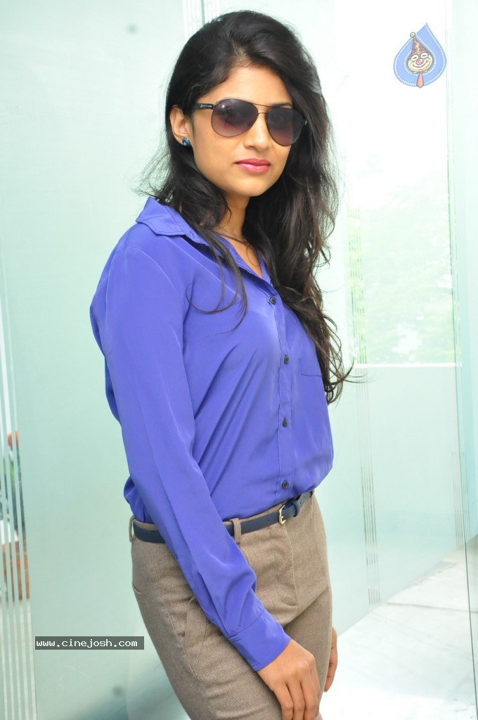 Shweta Pandit New Photos - 18 / 32 photos