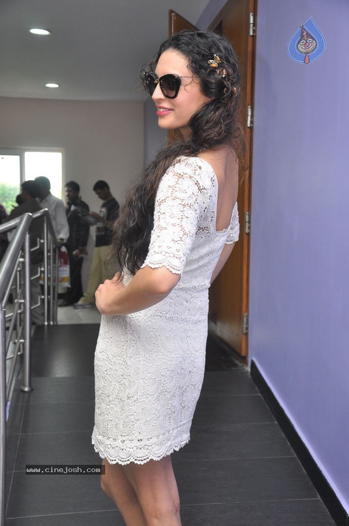 Shwetha Bharadwaj New Stills - 14 / 72 photos