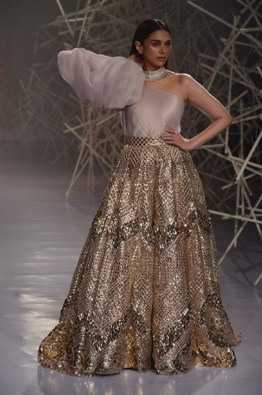 Shyamal And Bhumika At The India Couture Week - 19 / 21 photos