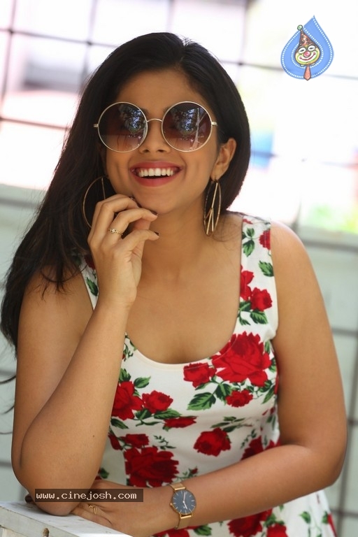 Siddhi Idnani Latest Photos - 34 / 42 photos