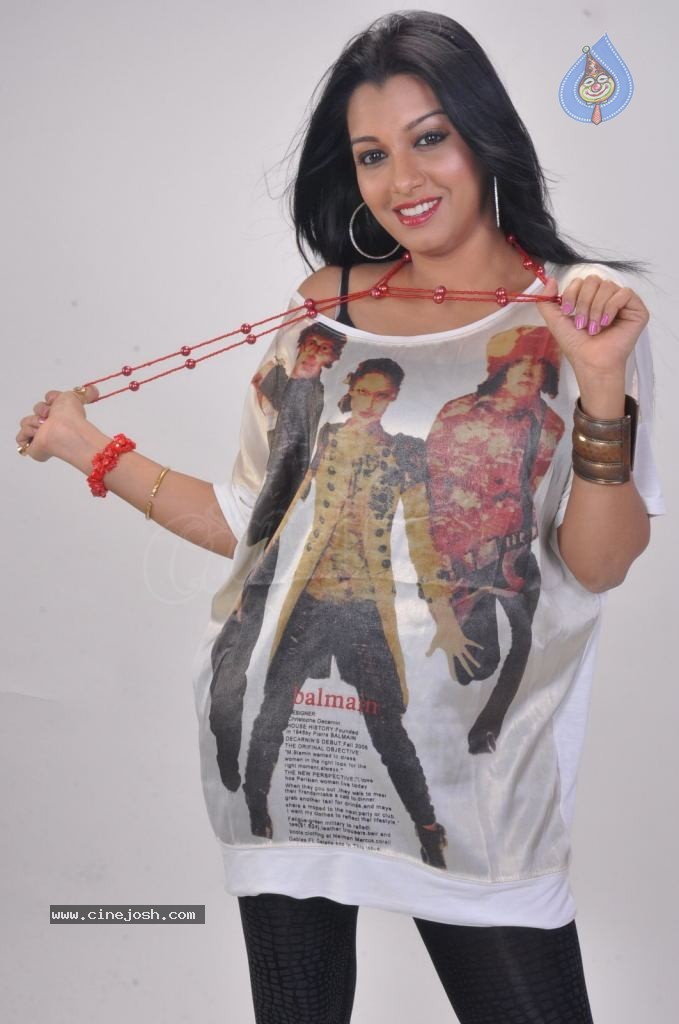 Siddhie Hot Photos - 10 / 41 photos