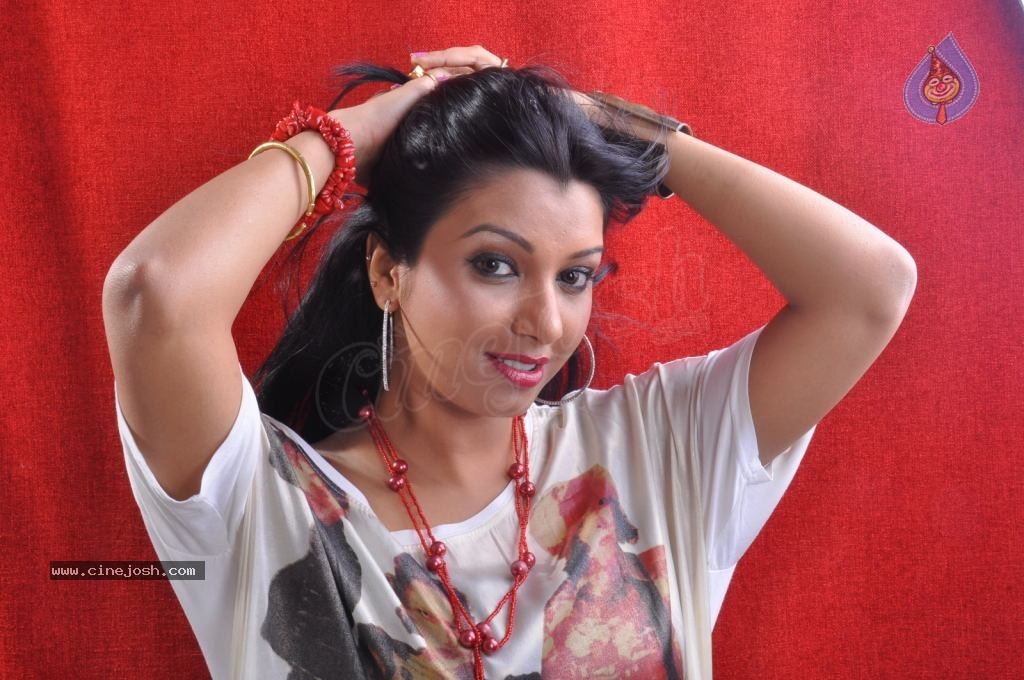 Siddhie Hot Photos - 20 / 41 photos