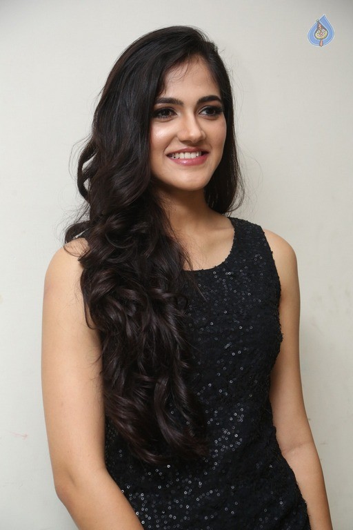 Simaran Choudhary New Pics - 20 / 30 photos