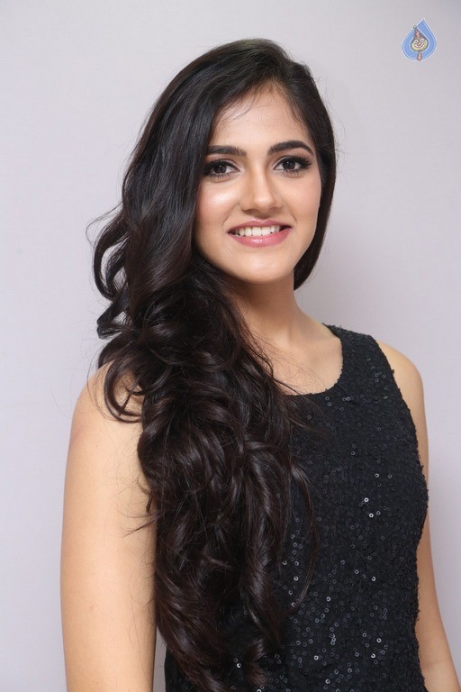 Simaran Choudhary New Pics - 23 / 30 photos