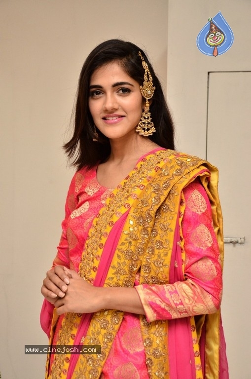 Simran Choudhary Photos - 2 / 31 photos