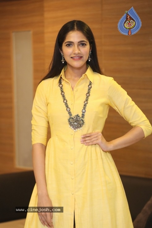 Simran Choudhary Pics - 6 / 17 photos