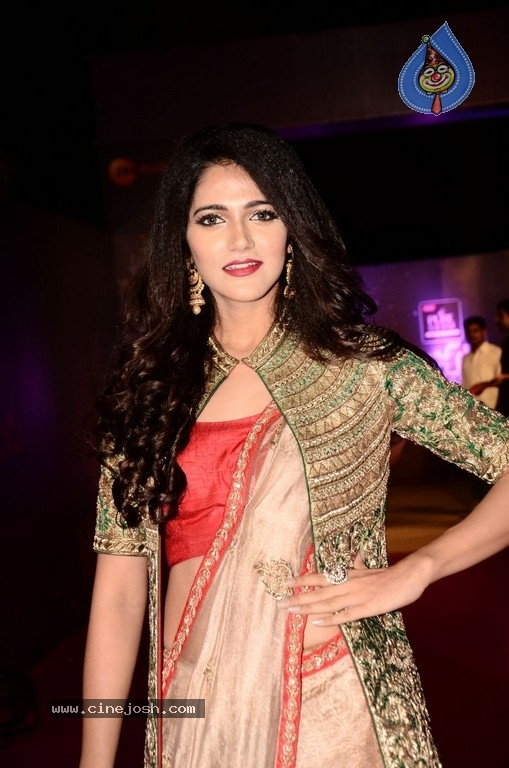 Simran Chowdary At Zee Apsara Awards - 24 / 30 photos