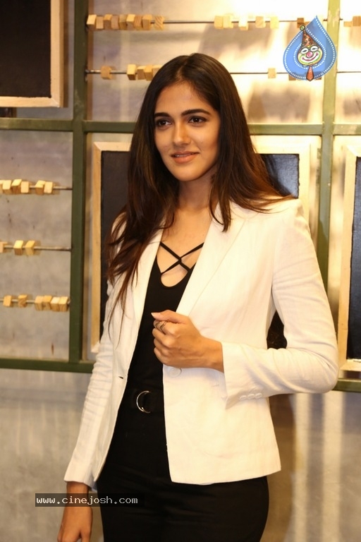 Simran Chowdary Latest Gallery - 4 / 6 photos