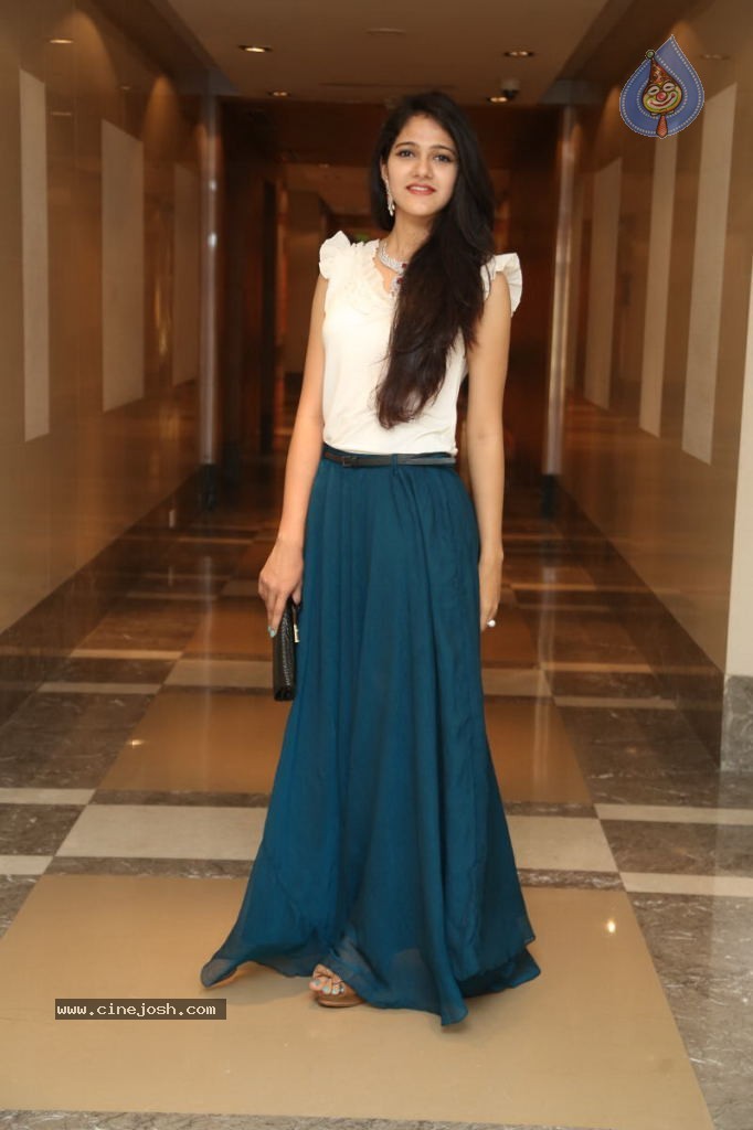 Simran Chowdhary New Stills - 13 / 98 photos
