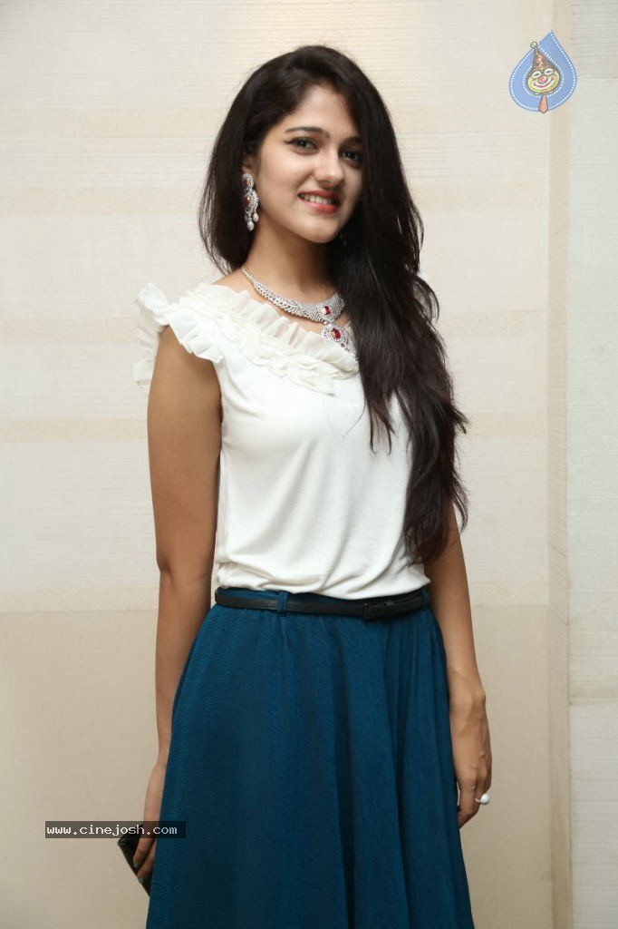 Simran Chowdhary New Stills - 28 / 98 photos