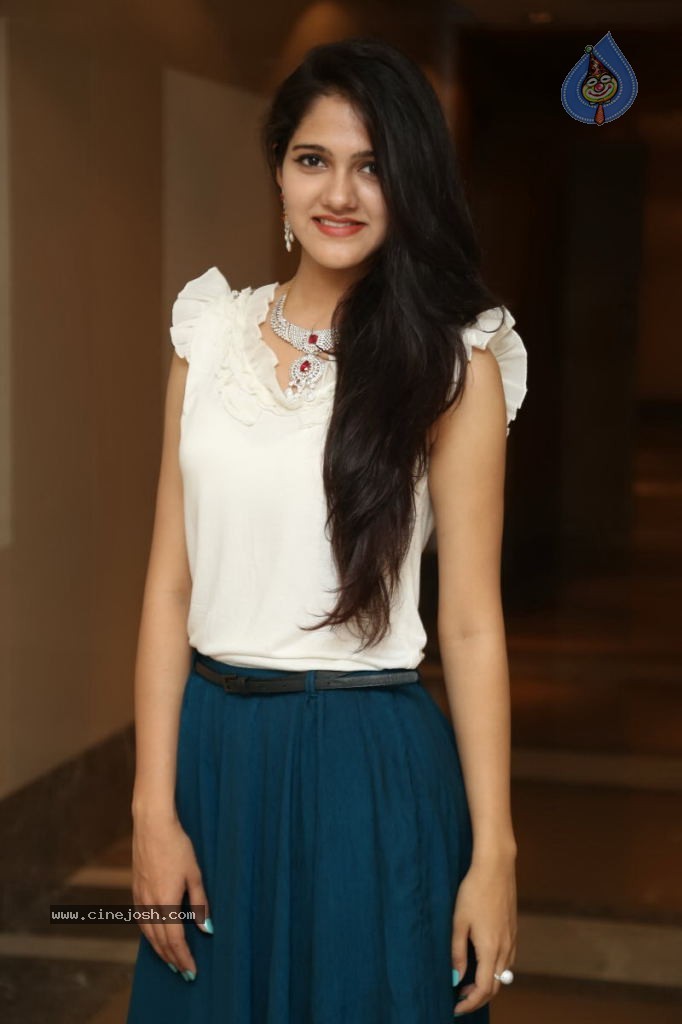 Simran Chowdhary New Stills - 36 / 98 photos
