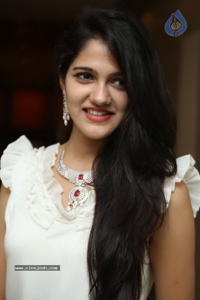 Simran Chowdhary New Stills - 37 / 98 photos