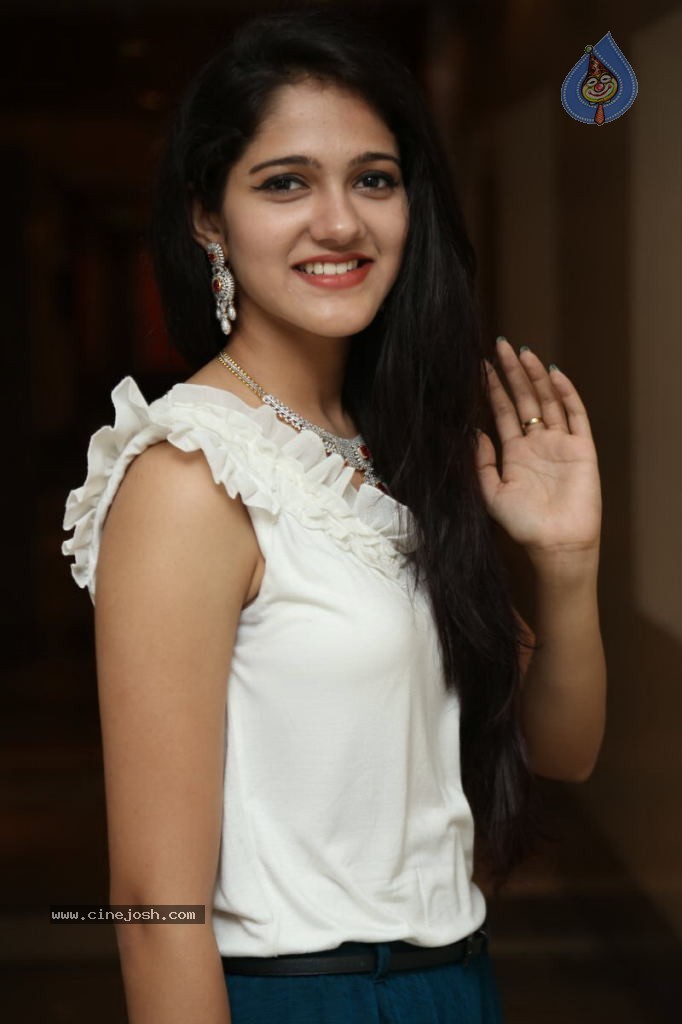 Simran Chowdhary New Stills - 41 / 98 photos