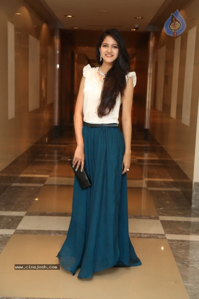 Simran Chowdhary New Stills - 57 / 98 photos