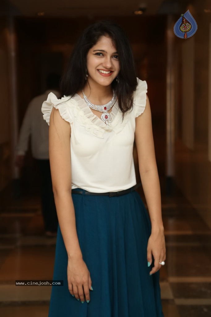 Simran Chowdhary New Stills - 58 / 98 photos