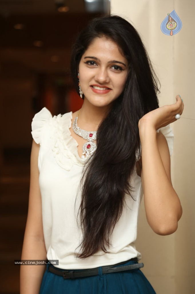Simran Chowdhary New Stills - 68 / 98 photos