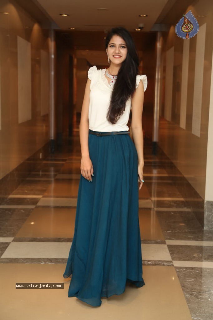 Simran Chowdhary New Stills - 80 / 98 photos