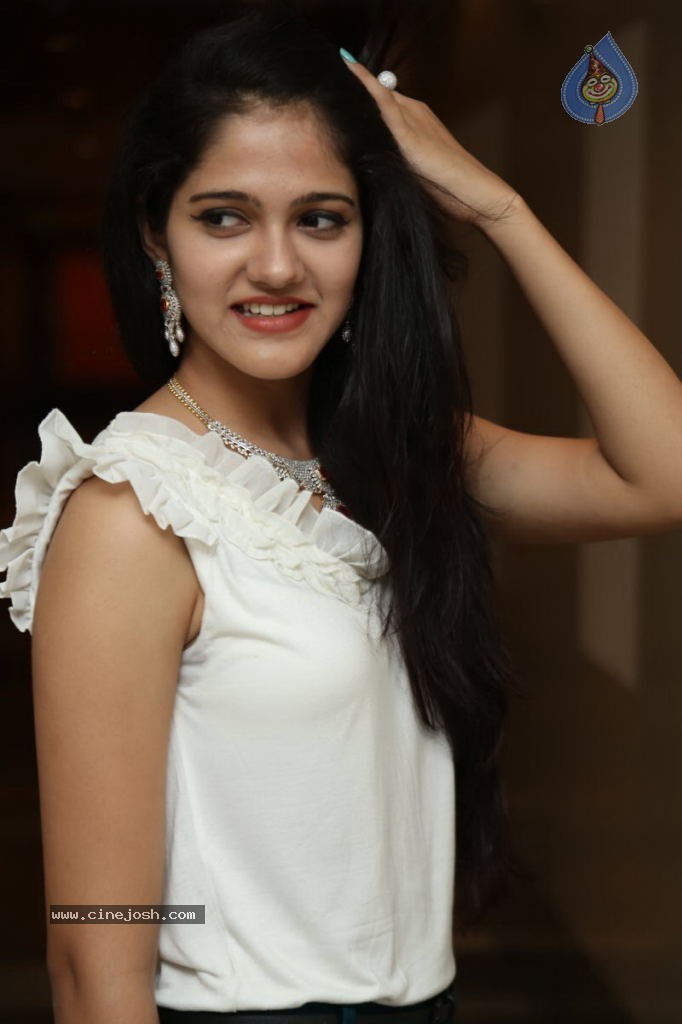Simran Chowdhary New Stills - 81 / 98 photos