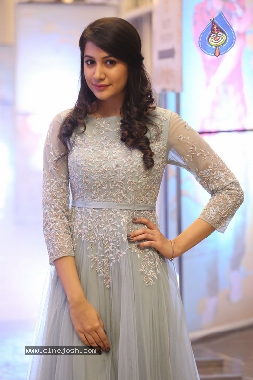 Simran Gallery - 6 / 21 photos