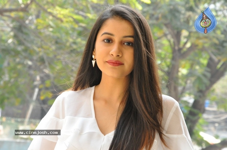 Simran Latest Photos - 6 / 18 photos