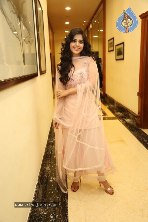 Simran Photos - 17 / 32 photos
