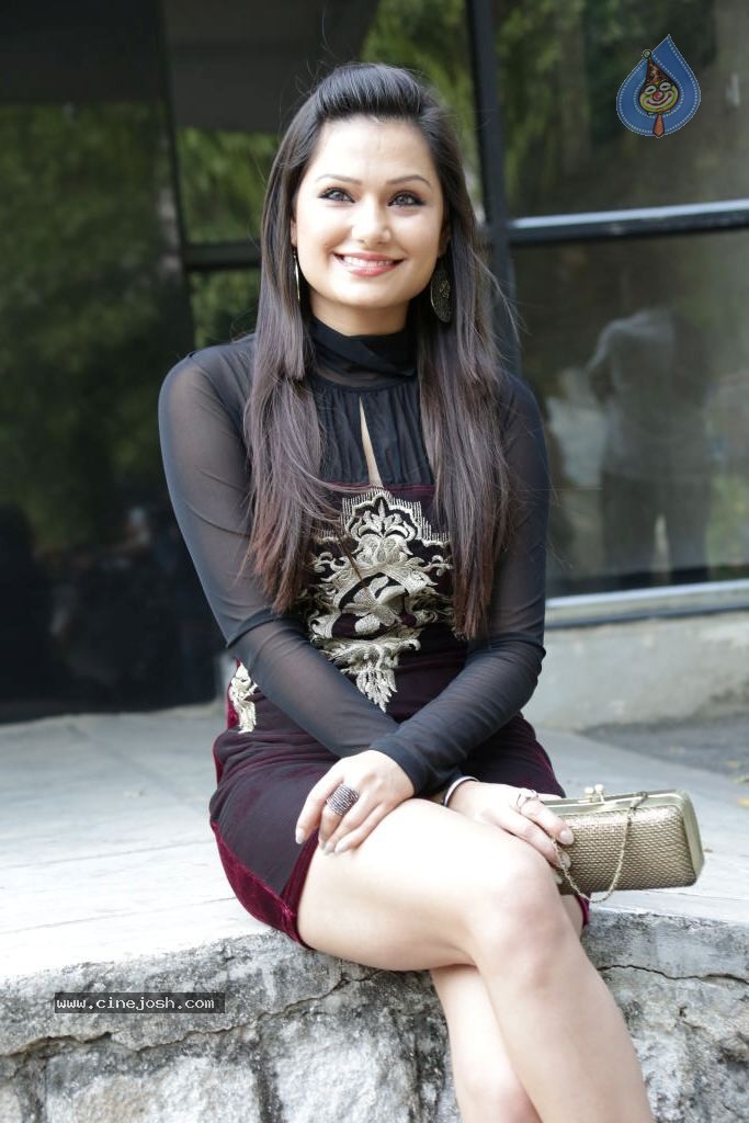 Simran Suri New Stills - 22 / 69 photos