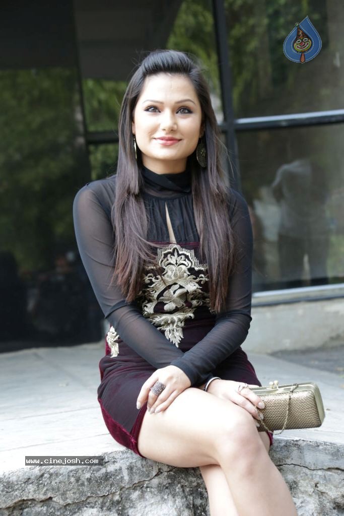 Simran Suri New Stills - 45 / 69 photos
